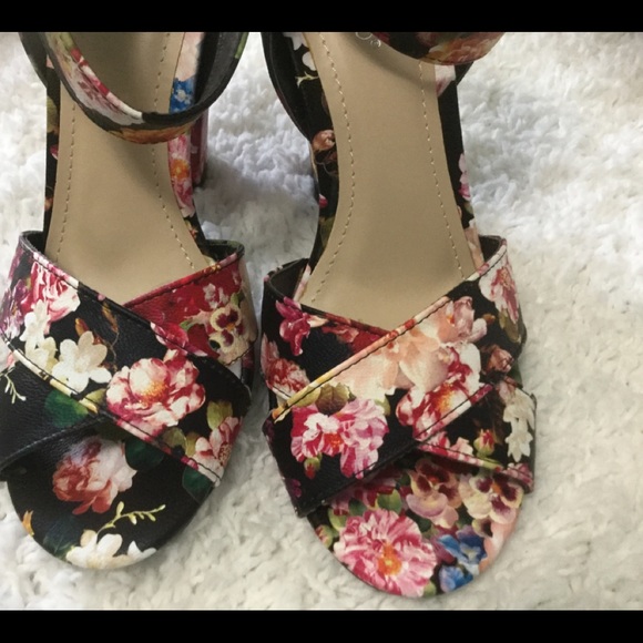 NIB FLORAL Vegan Leather Cross Buckle Heels - Picture 5 of 7